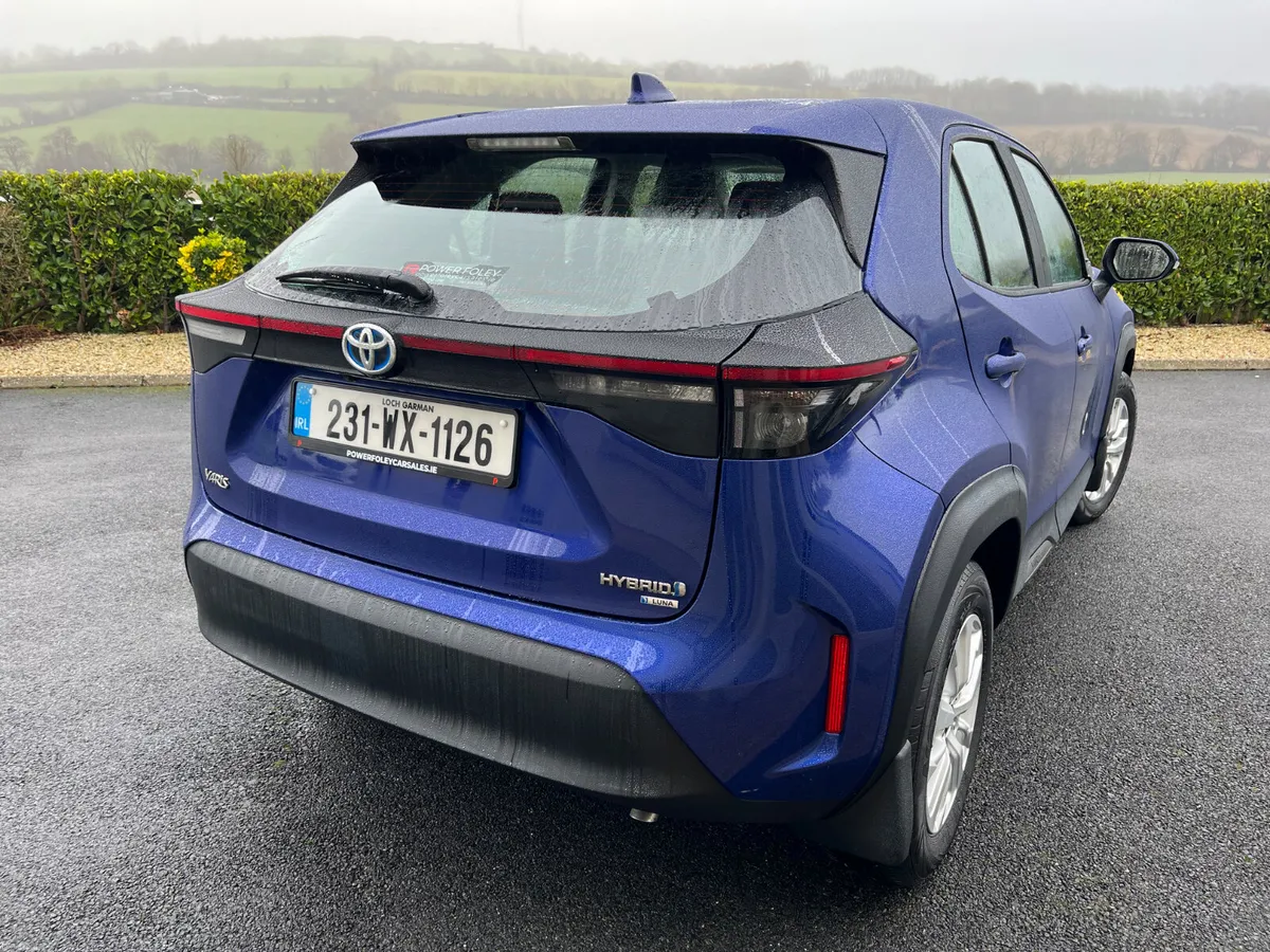 2023 Toyota Yaris Cross Luna 1.5 Hybrid Auto - Image 3