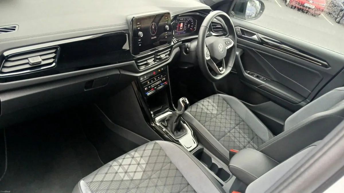 Volkswagen T-Roc R-Line 2.0 TDI 116HP **BLACK STYL - Image 3