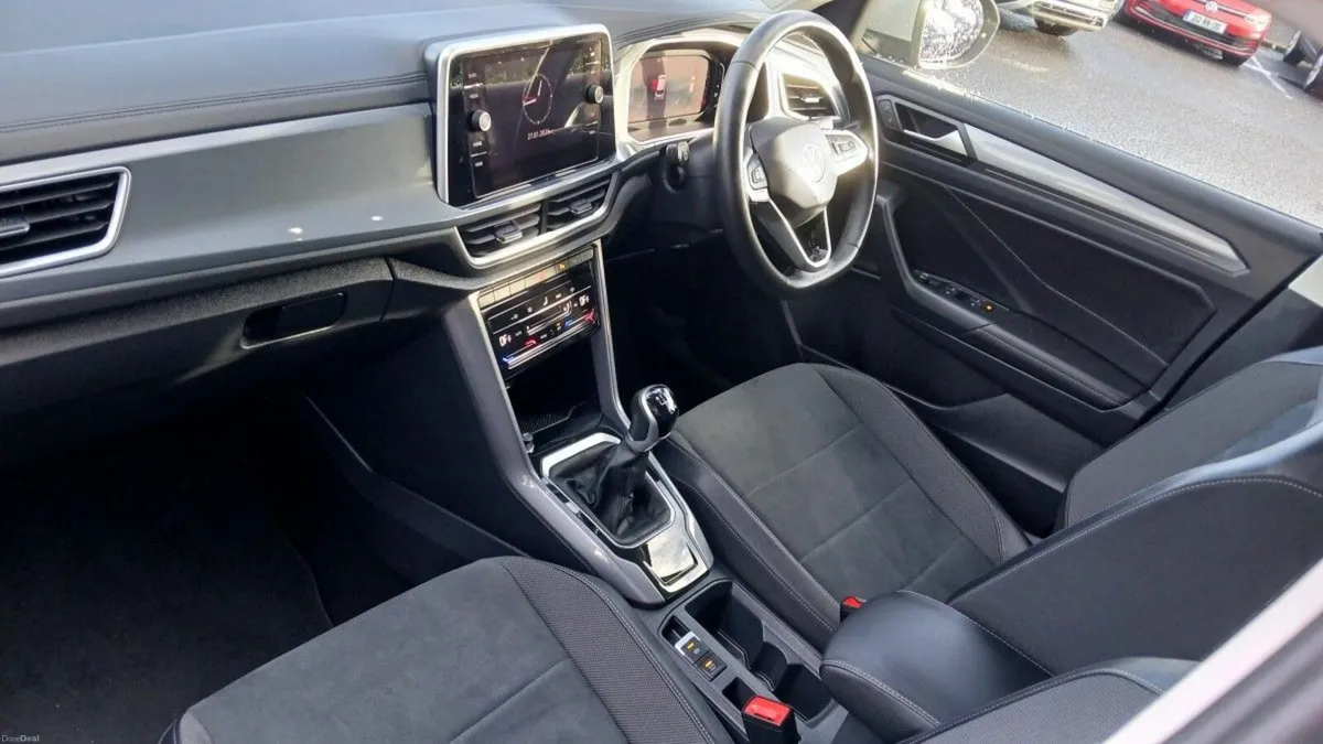 Volkswagen T-Roc Style 2.0 TDI 116HP **REAR VIEW C - Image 3