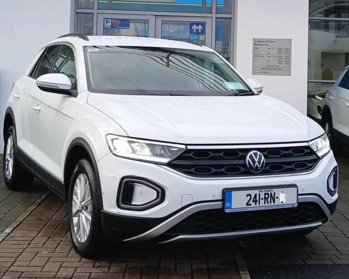Volkswagen T-Roc LIFE 2.0 TDI M6F 116HP **REAR VIE - Image 1