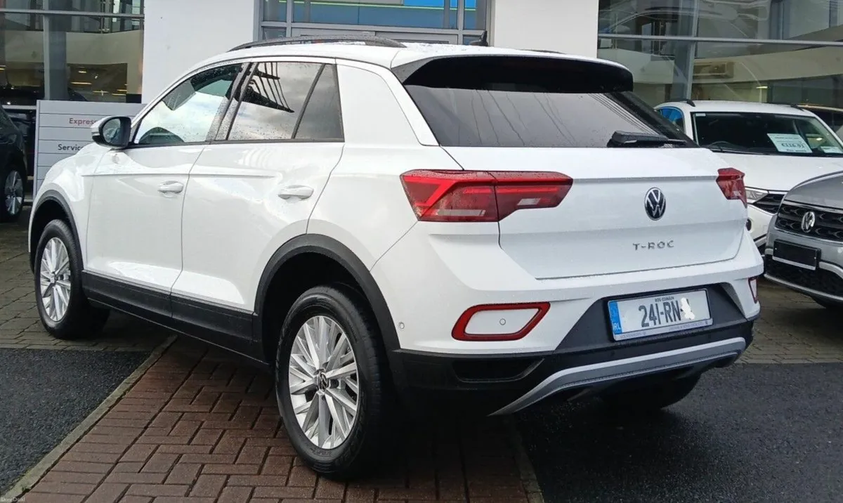 Volkswagen T-Roc LIFE 2.0 TDI M6F 116HP **REAR VIE - Image 4
