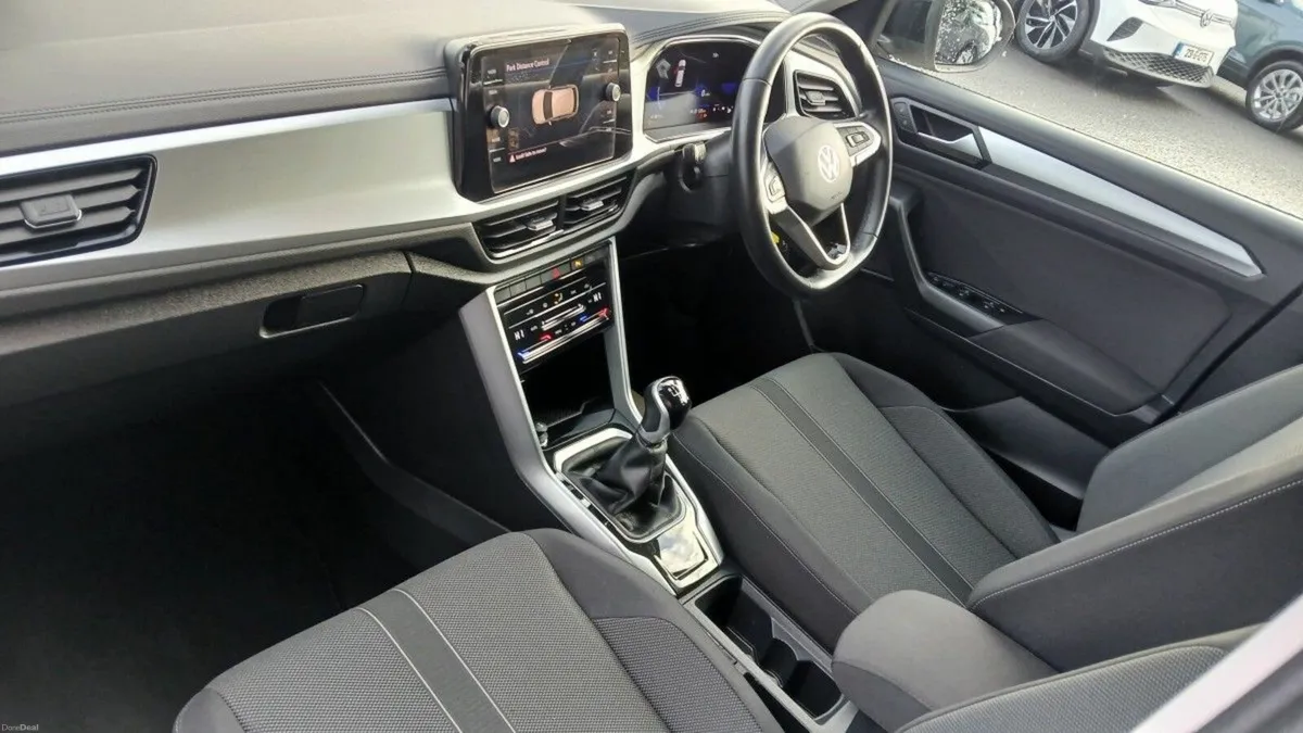 Volkswagen T-Roc Life 2.0 TDI M6F 116HP **PARK ASS - Image 3