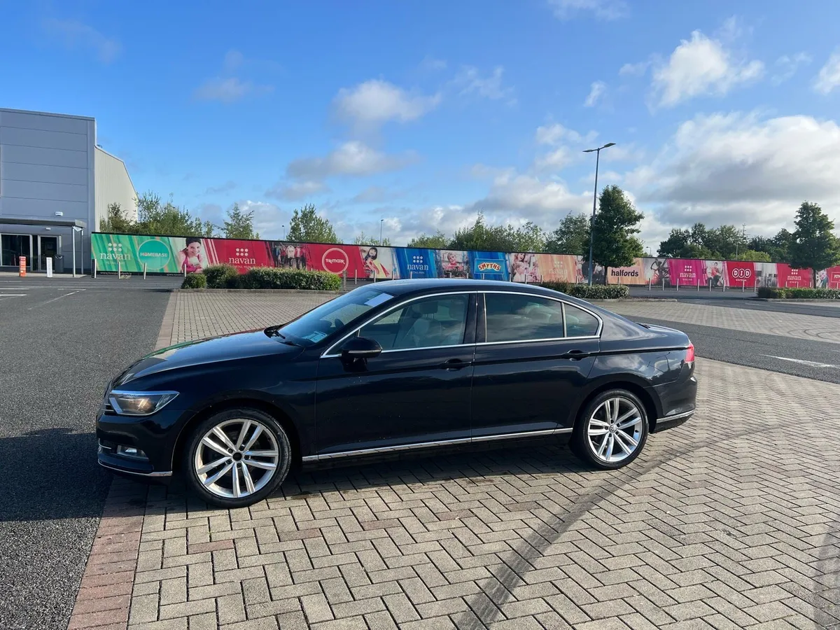 VW Passat 1.6 TDI Highline-Black-Cream Interior - Image 1