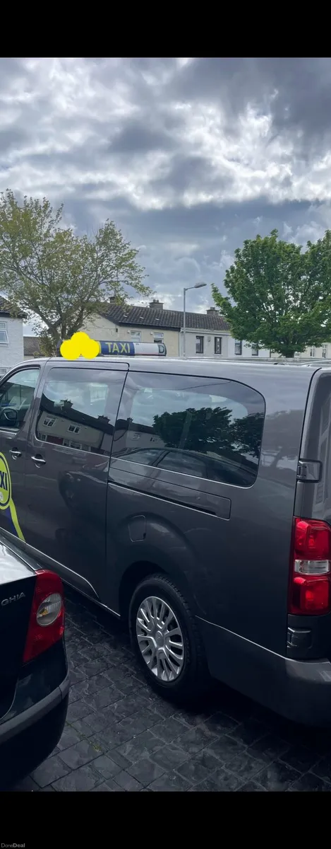 People carrier - Image 2