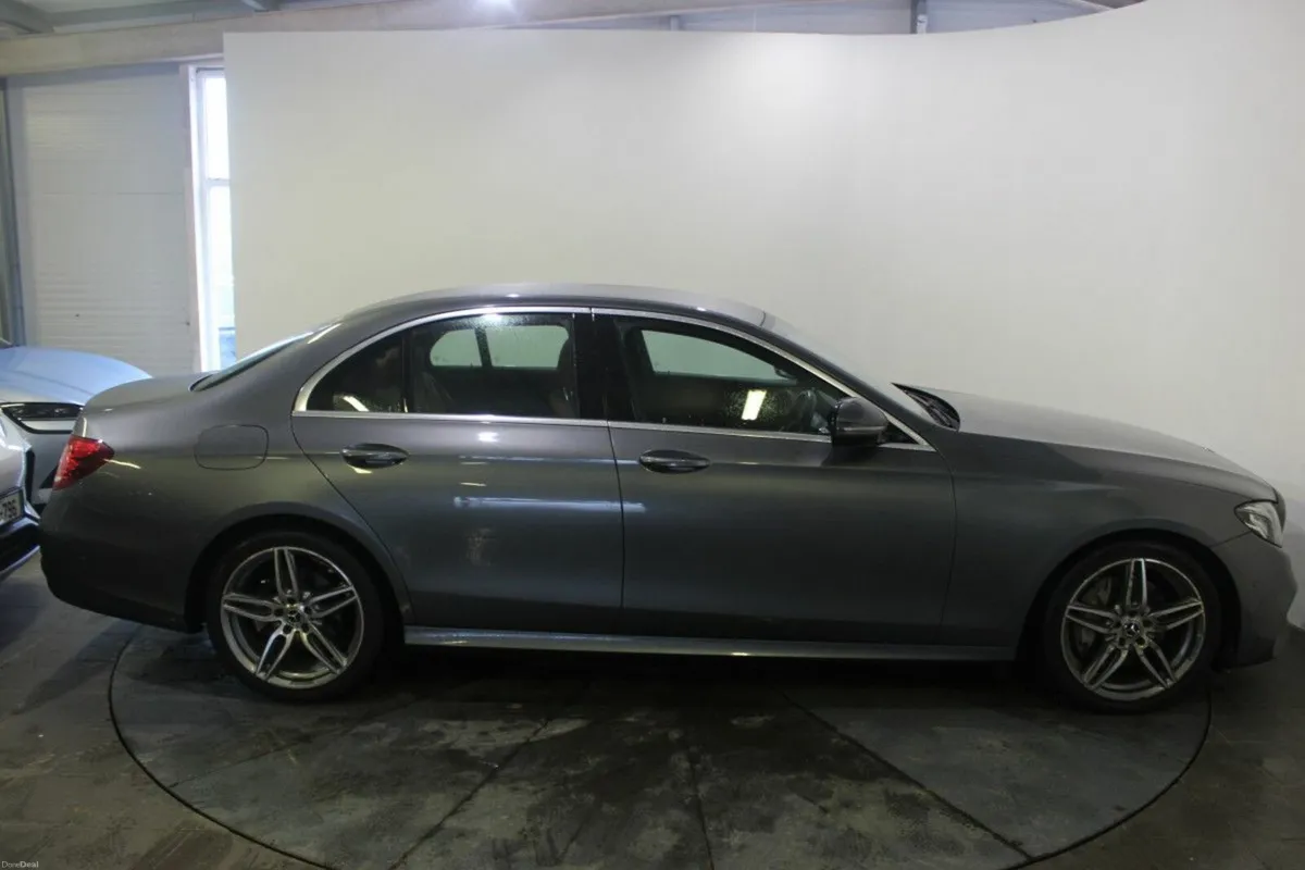 Mercedes-Benz E-Class E 200 D AMG LINE A/T - Image 3