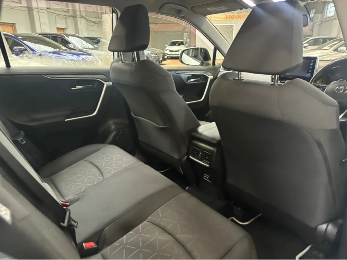 Toyota RAV4 RAV4 HYBRID LUNA 4DR AUTO - Image 3