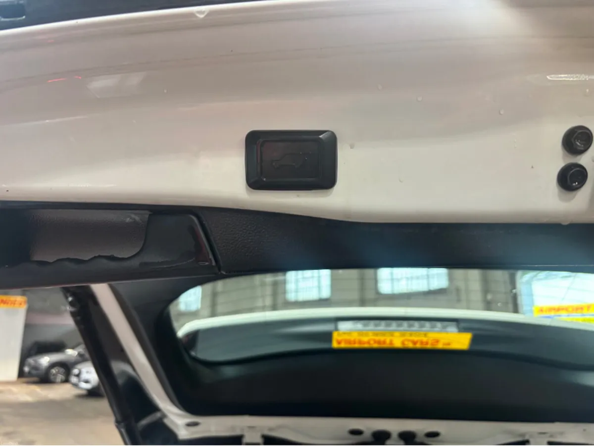 Toyota RAV4 RAV4 HYBRID LUNA 4DR AUTO - Image 4