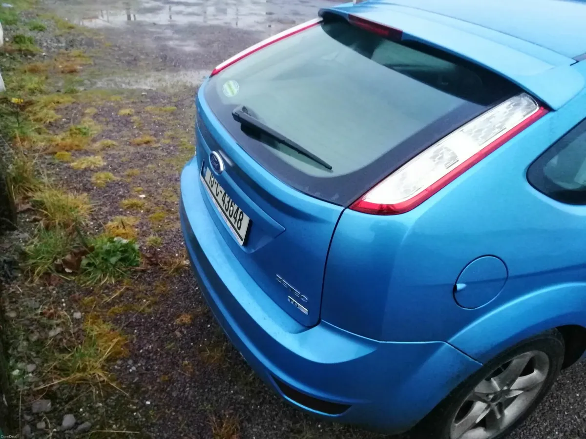 Ford Focus 2010 spares/repairs - Image 4