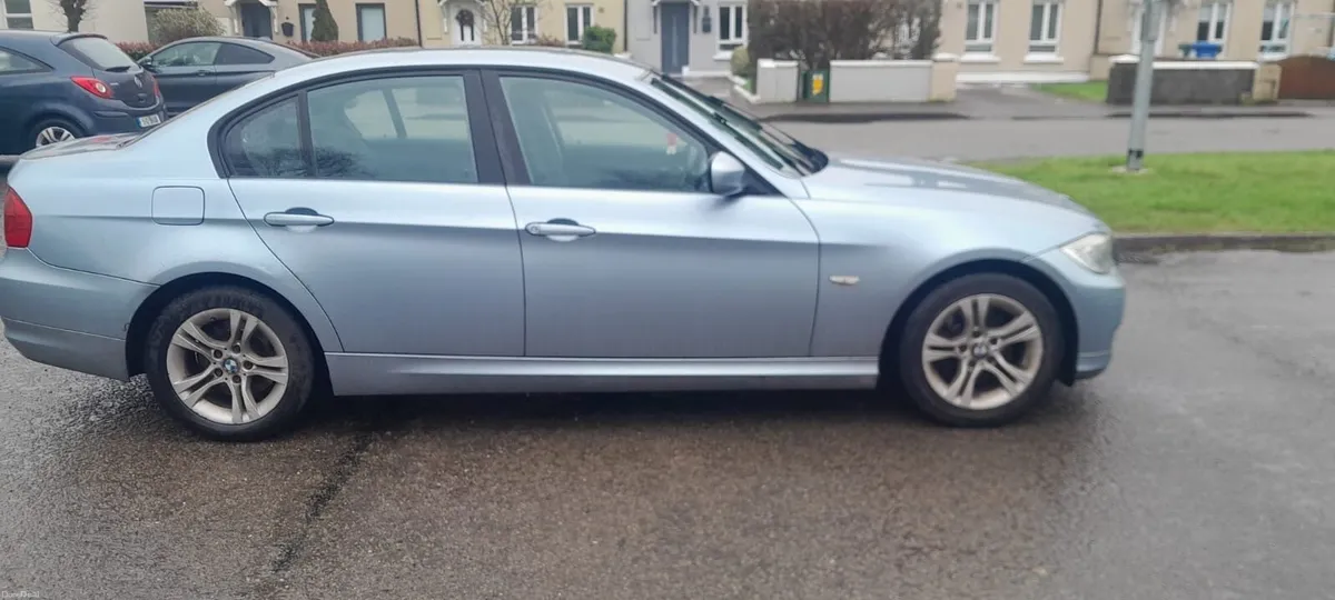 BMW 3-Series 2010 - Image 3