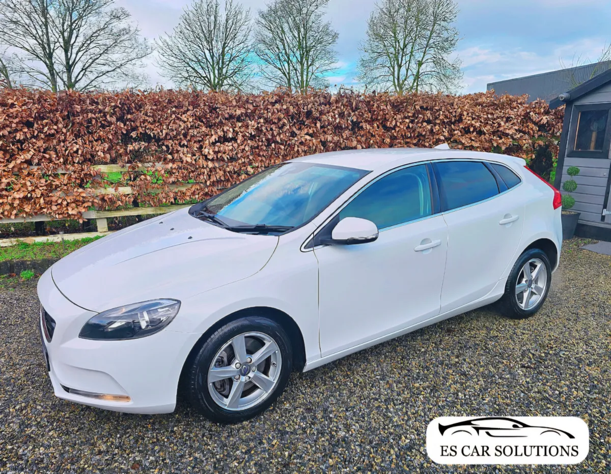 161 Volvo V40 Auto LUX Edt New NCT Only 35K Miles - Image 2