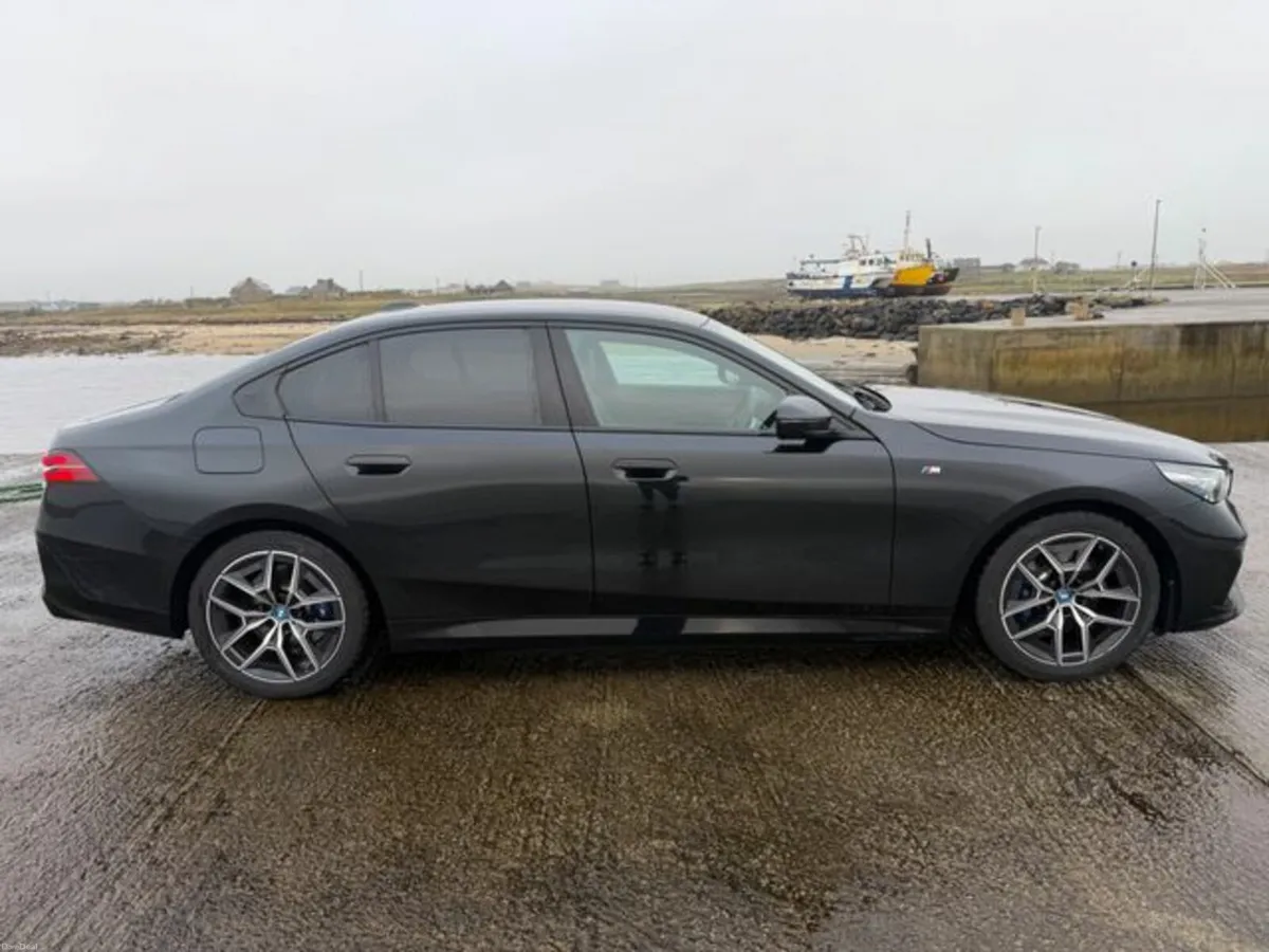 BMW 5-Series 530E M SPORT - Image 3