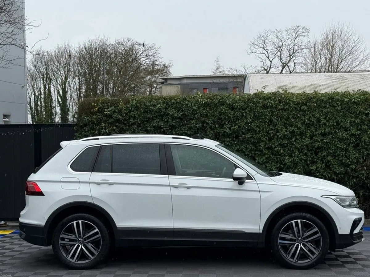 Volkswagen Tiguan ELEGANCE 1.4 HYBRID ** TOP SPEC - Image 4