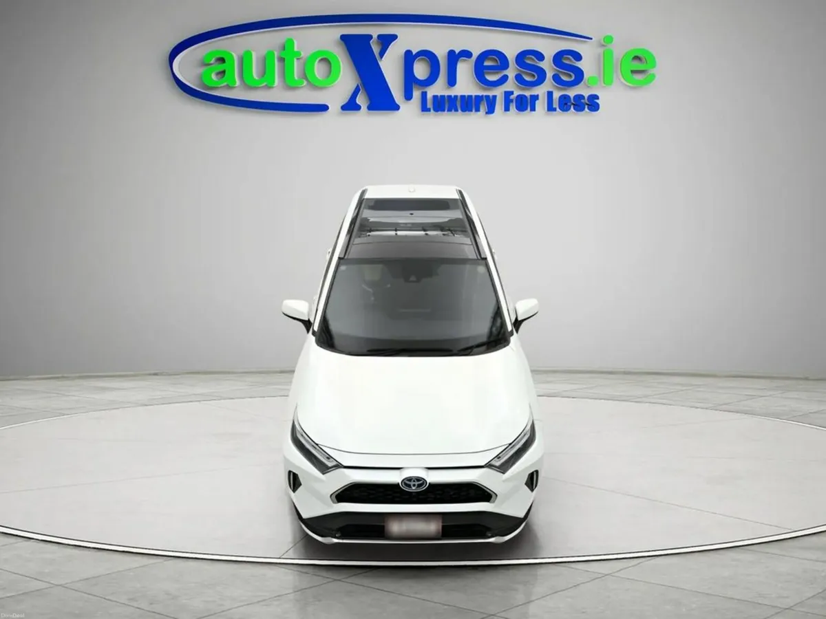 Toyota RAV4 4WD Z Package, Panoramic roof - Image 3