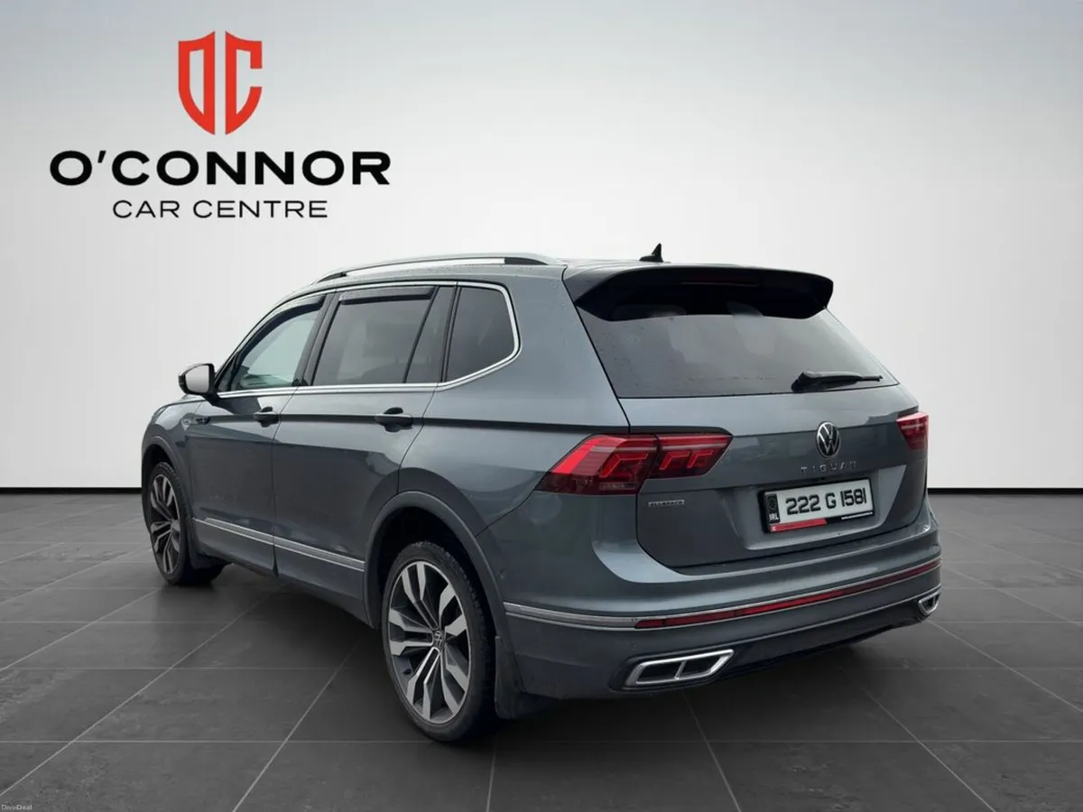 Volkswagen Tiguan "Pan roof above you, DSG doing t - Image 4