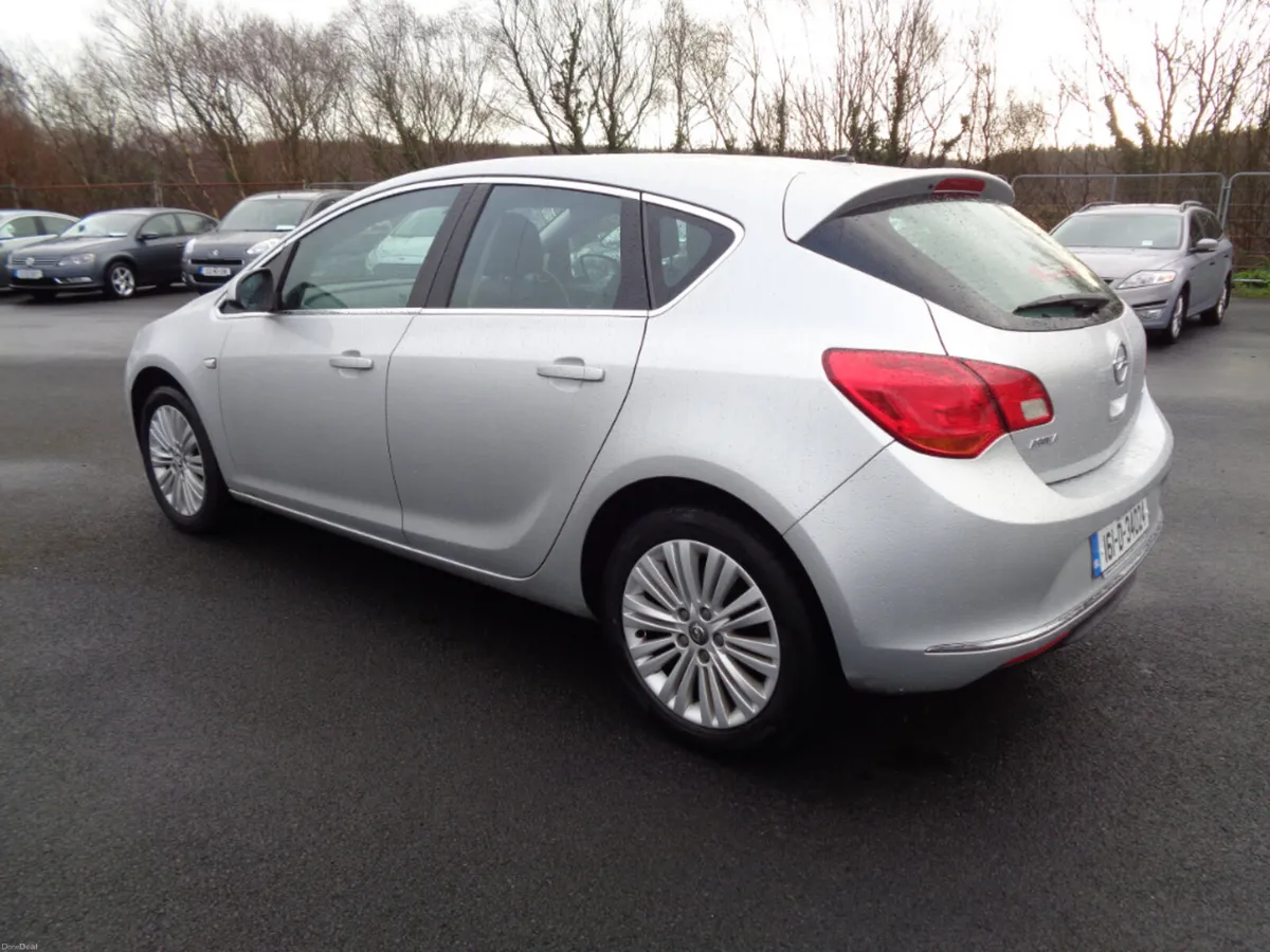 Opel Astra Excite 1.6cdti 110PS ECO 5DR - Image 3