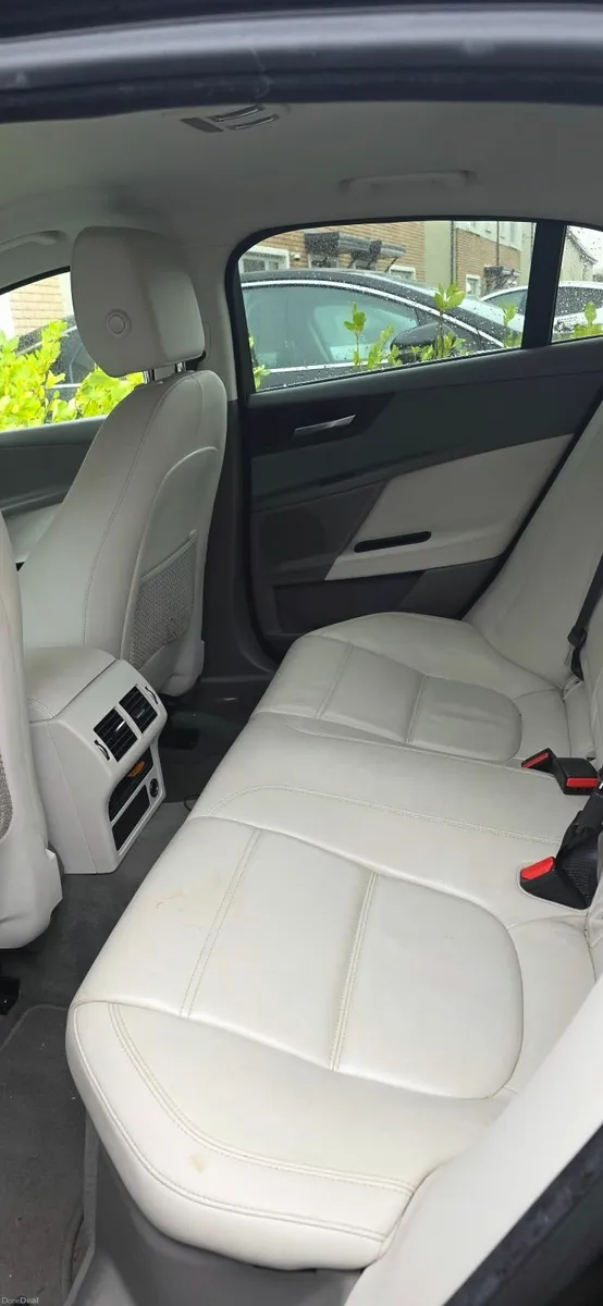 Jaguar XE 2015 - Image 2