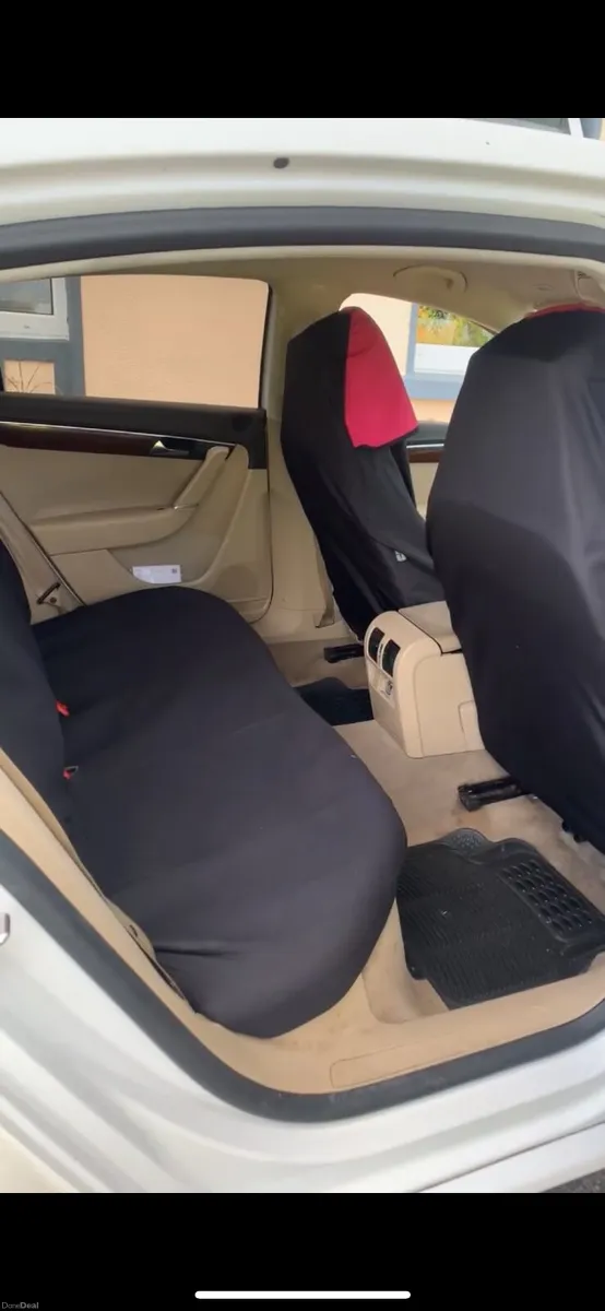 Volkswagen Passat 2011 - Image 2