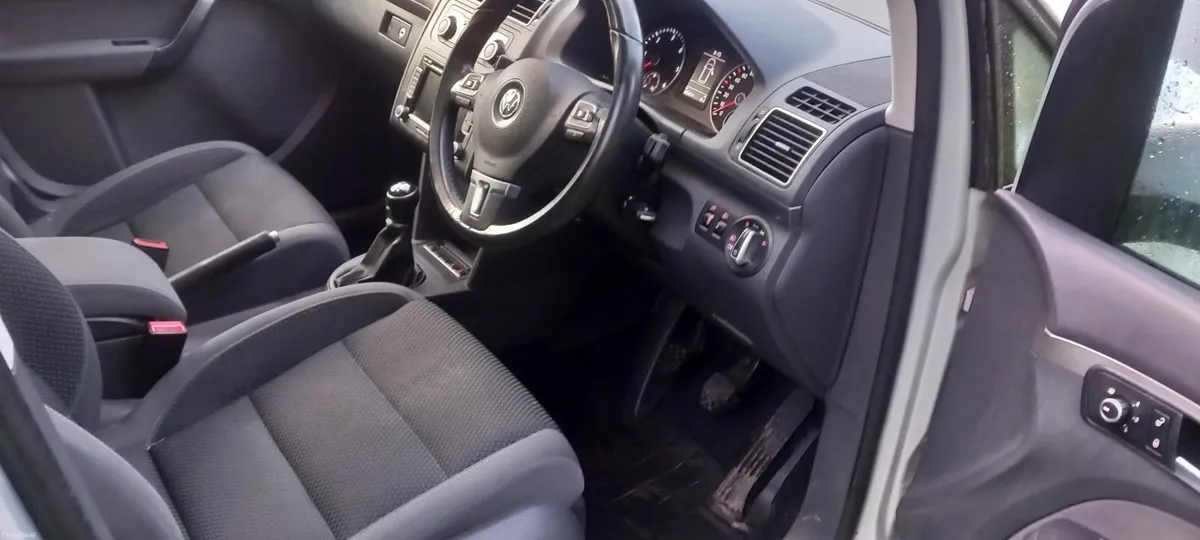 Volkswagen Touran 2015 - Image 4