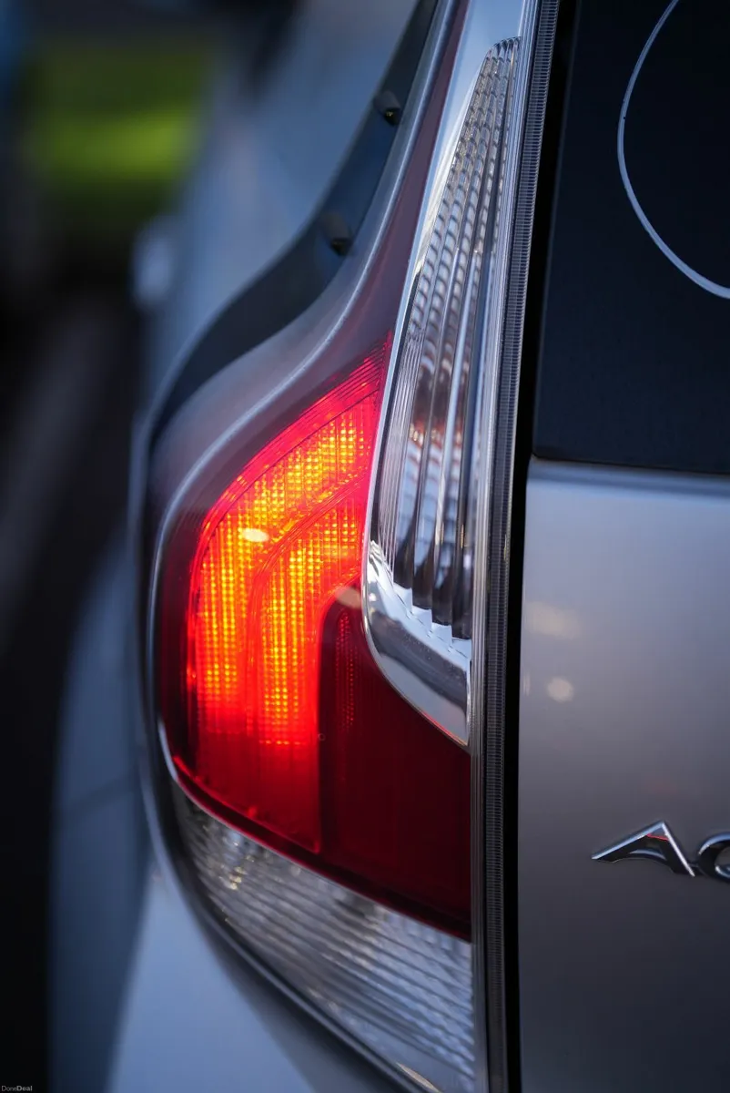 Toyota Aqua 2017 - Image 2