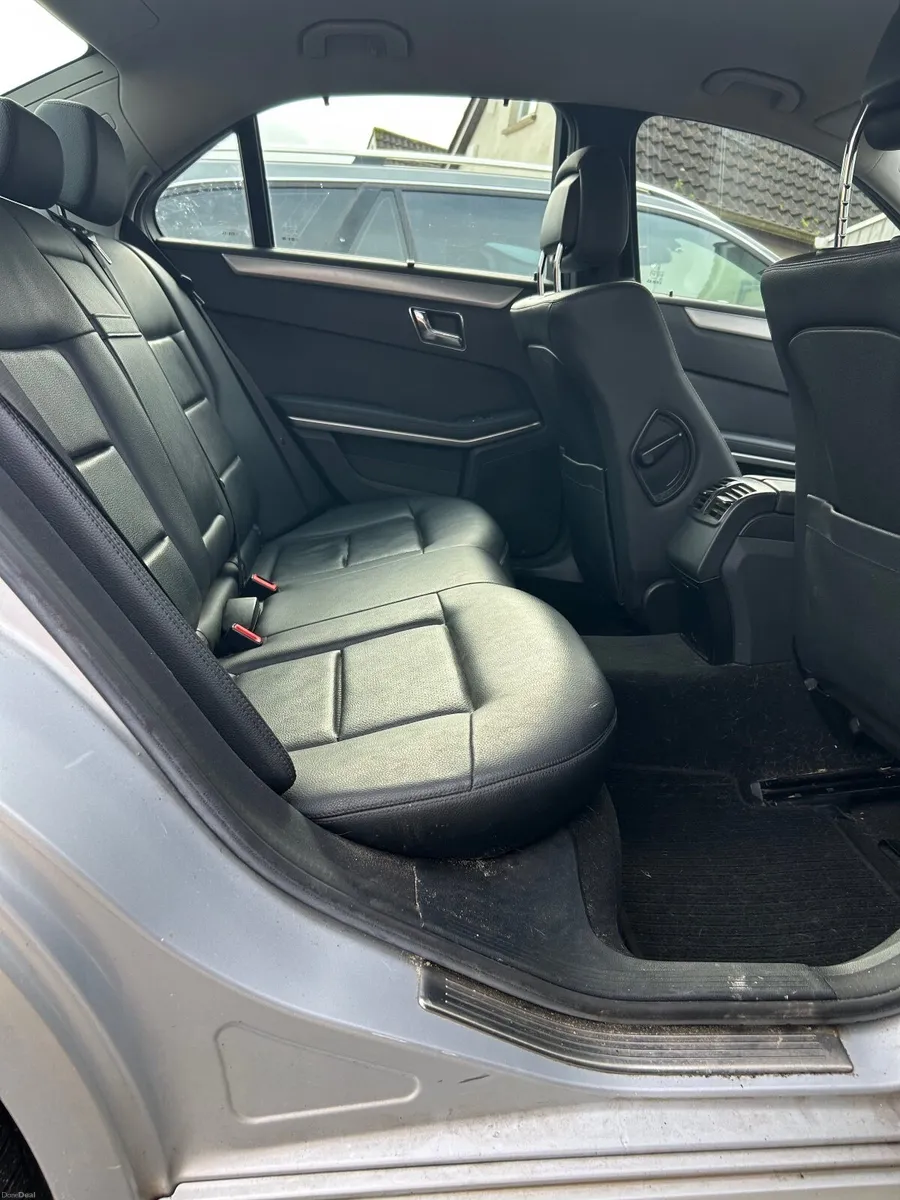 Mercedes-Benz E-Class 2011 - Image 2