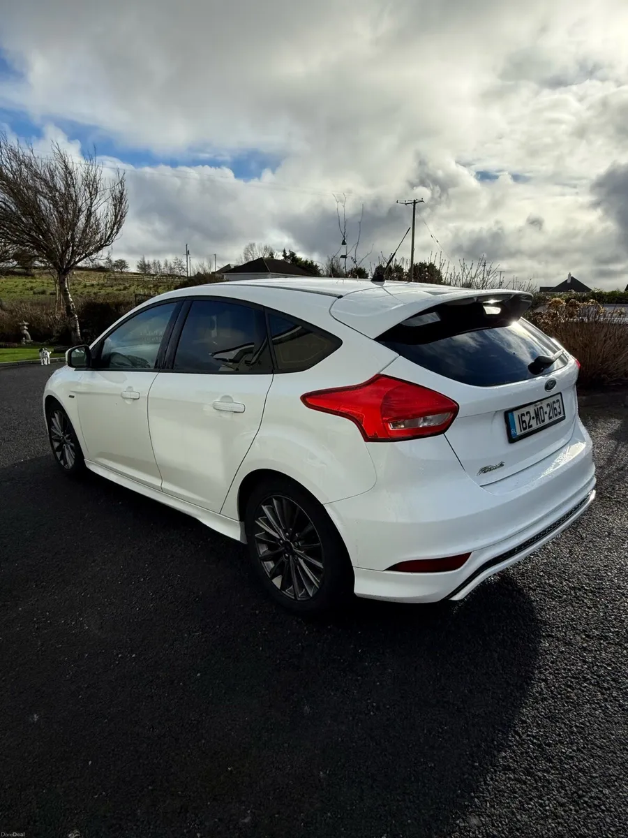 Ford Focus St-Line 2016 - Image 2