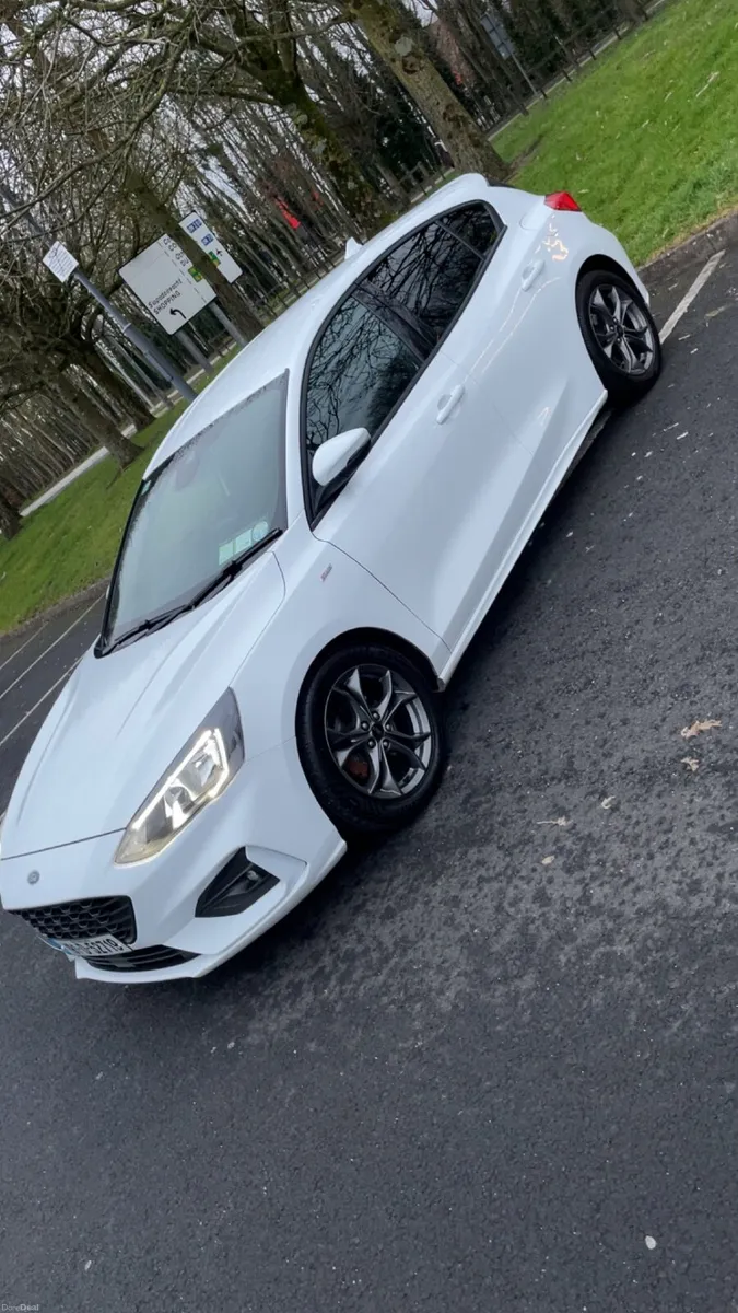 Ford Focus 2019 - Image 2