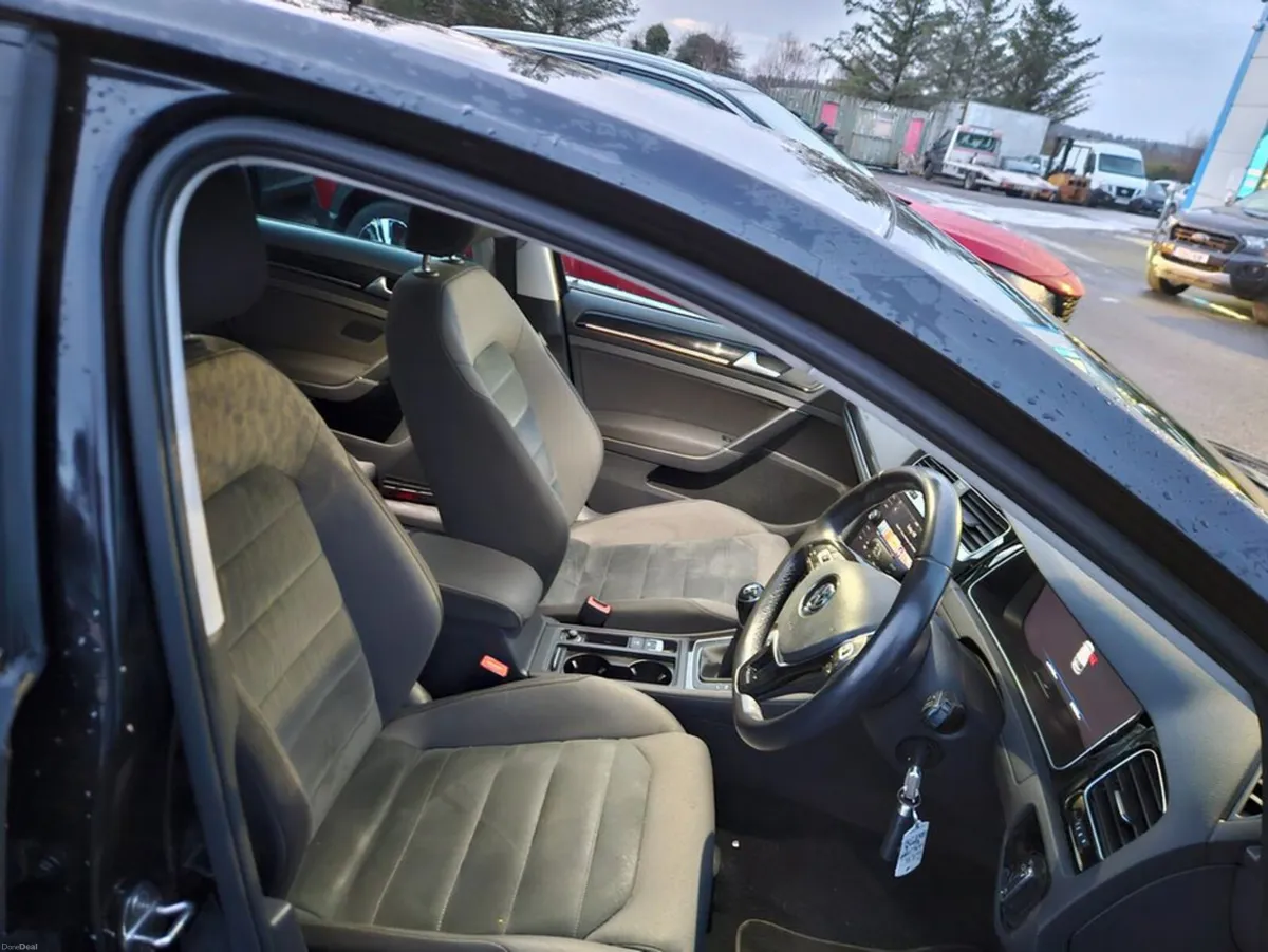 Volkswagen Golf Highline 1.0tsi M6F 110HP 5DR - Image 3