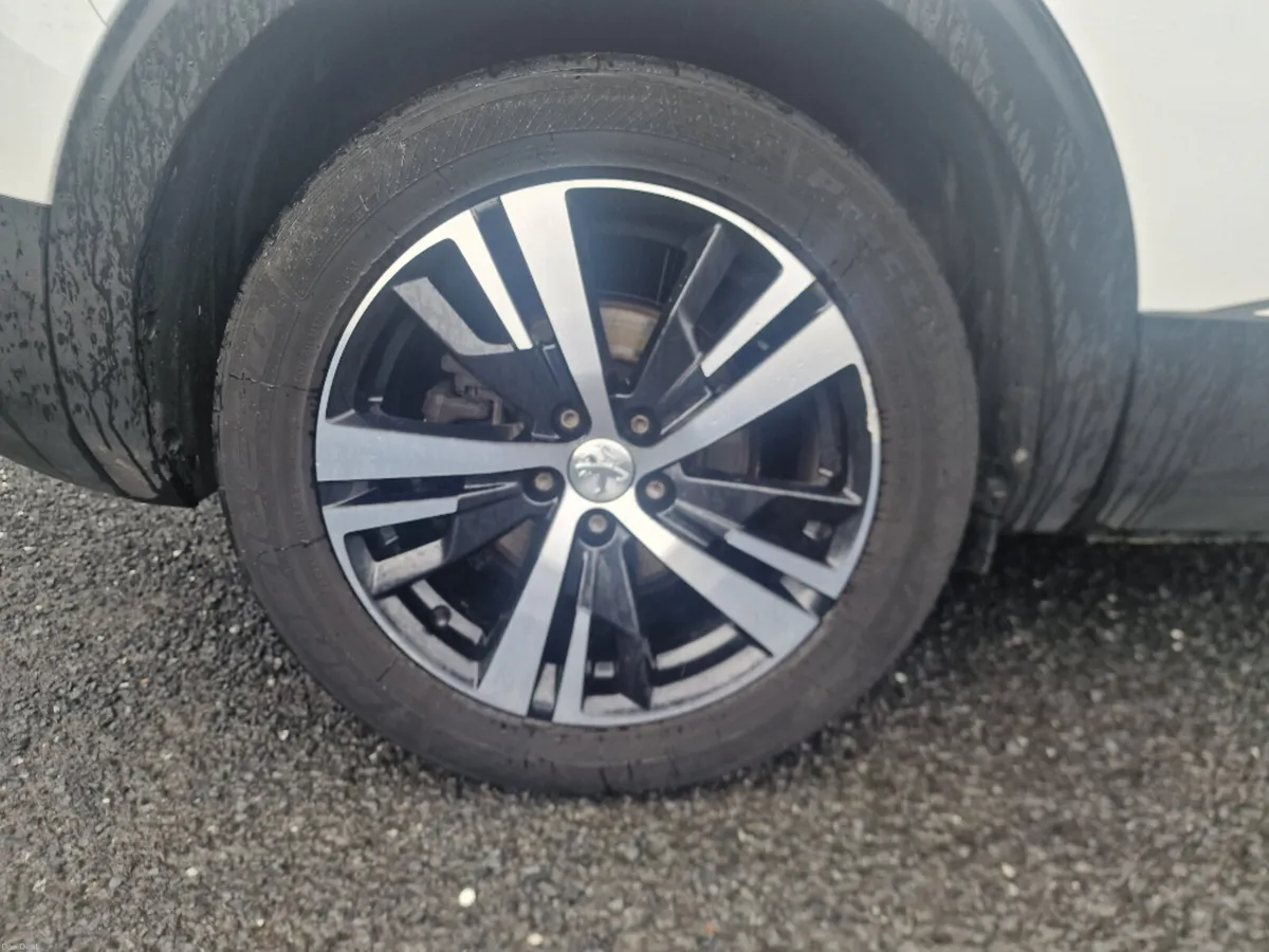 Peugeot 5008 Allure 1.5 Blue HDI 130 6.2 4D - Image 4