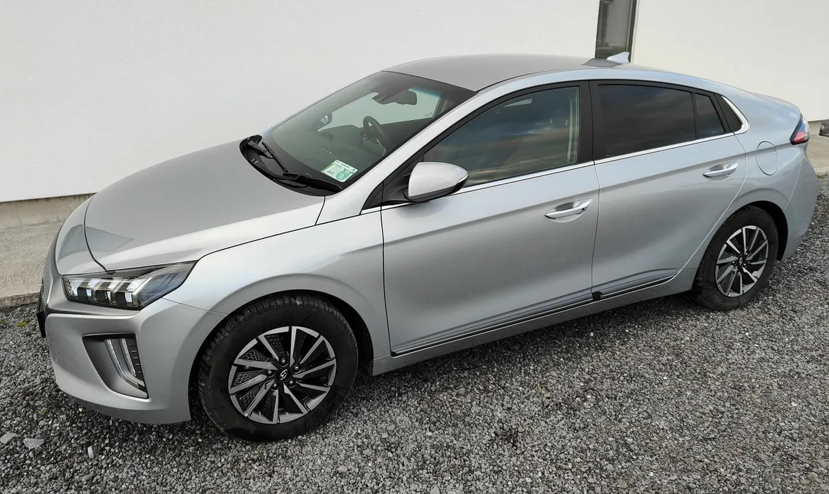 2022 Hyundai IONIQ Electric - Image 1