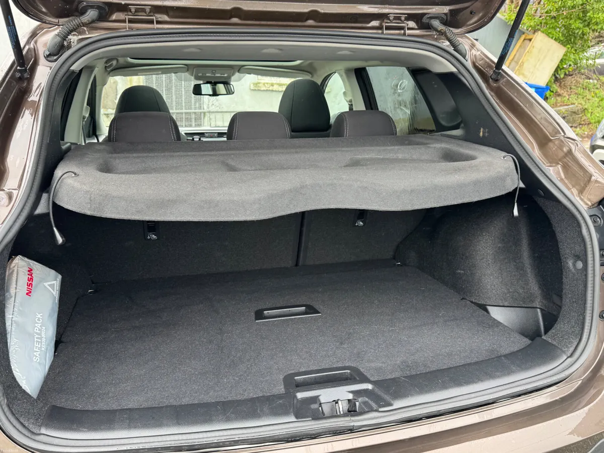 Nissan Qashqai Automatic Petrol - Image 4