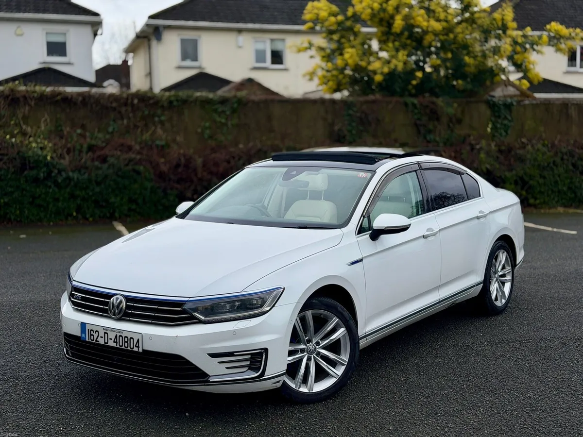 2016 VW PASSAT GTE SUNROOF - Image 1