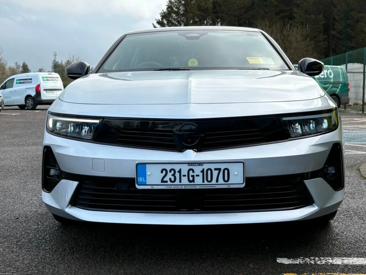 Opel Astra GS 1.2 Turbo 130PS 6 Speed - Image 4