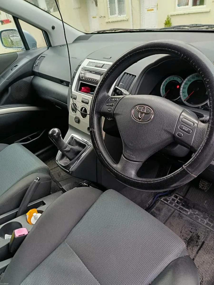 Toyota corolla verso - Image 3