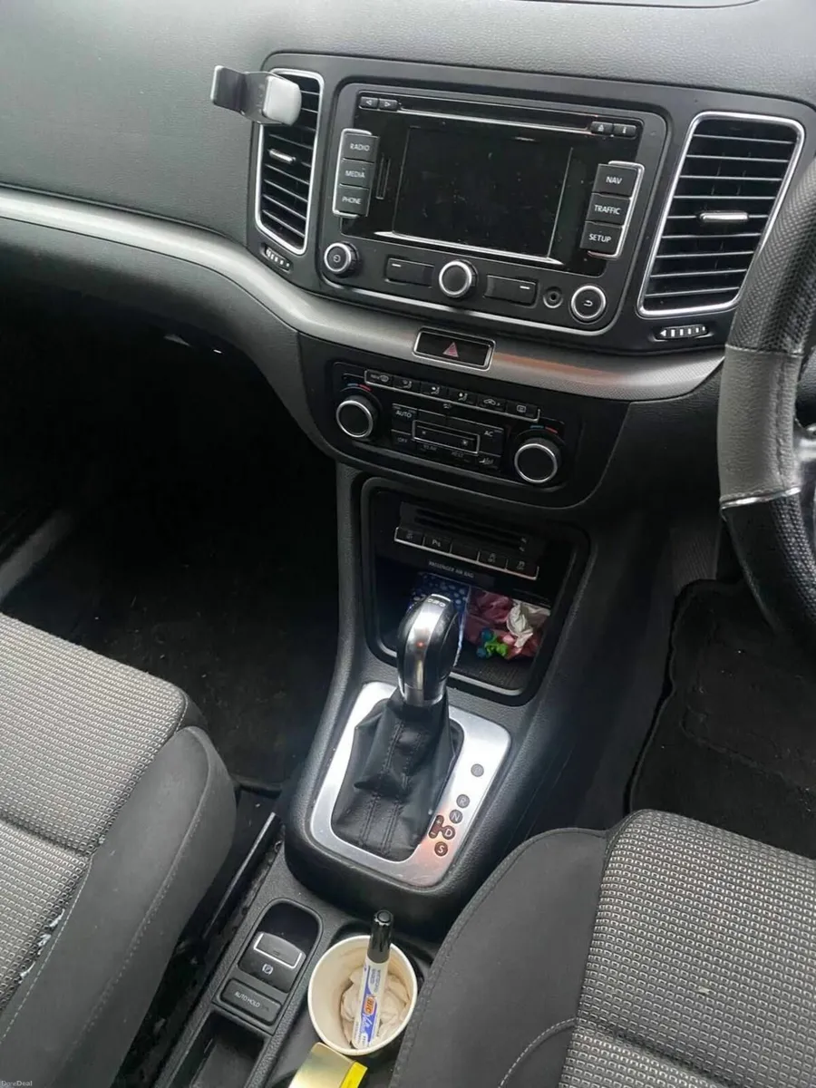Volkswagen Sharan 2011 - Image 3