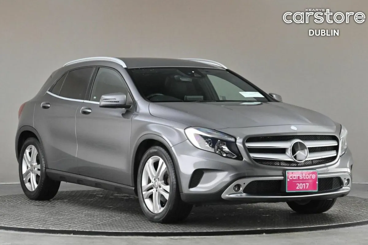 Mercedes-Benz GLA GLA 180 **HALF LEATHER**REVERSE - Image 1