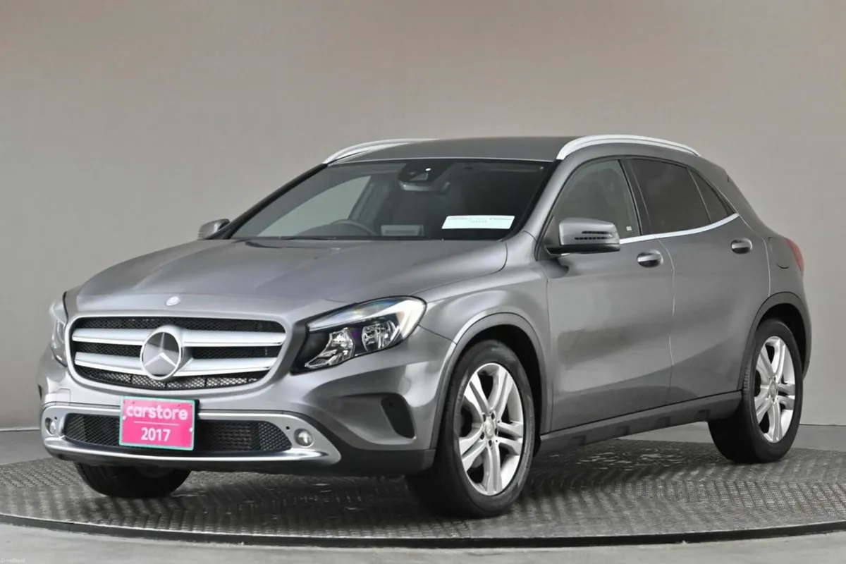 Mercedes-Benz GLA GLA 180 **HALF LEATHER**REVERSE - Image 3