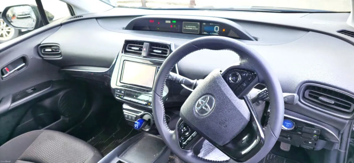 Toyota PRIUS 2022/08 HYBRID - Image 2