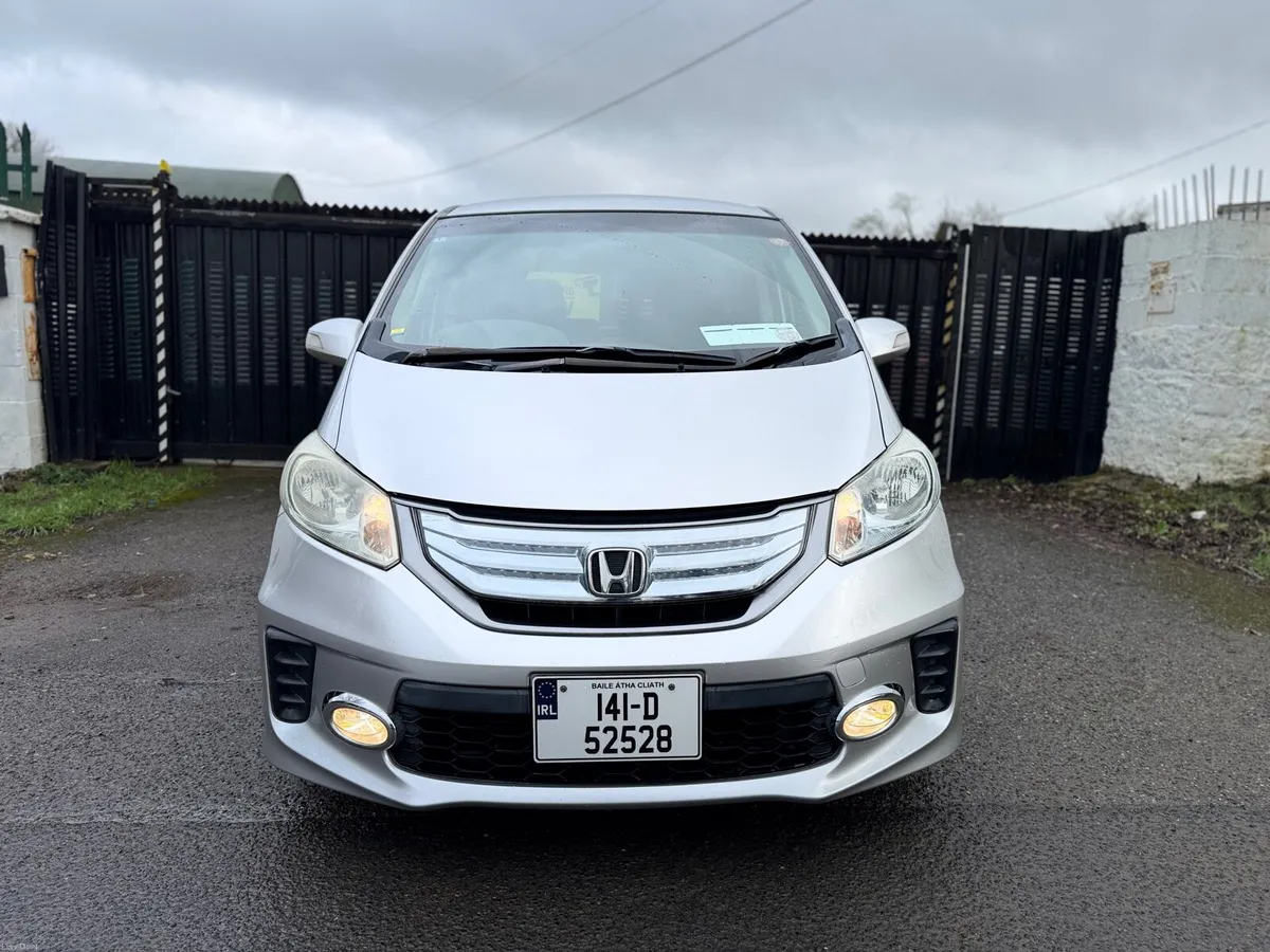 2014 HONDA FREED. LOW MILEAGE. NEW NCT. AUTO 1.5L - Image 2