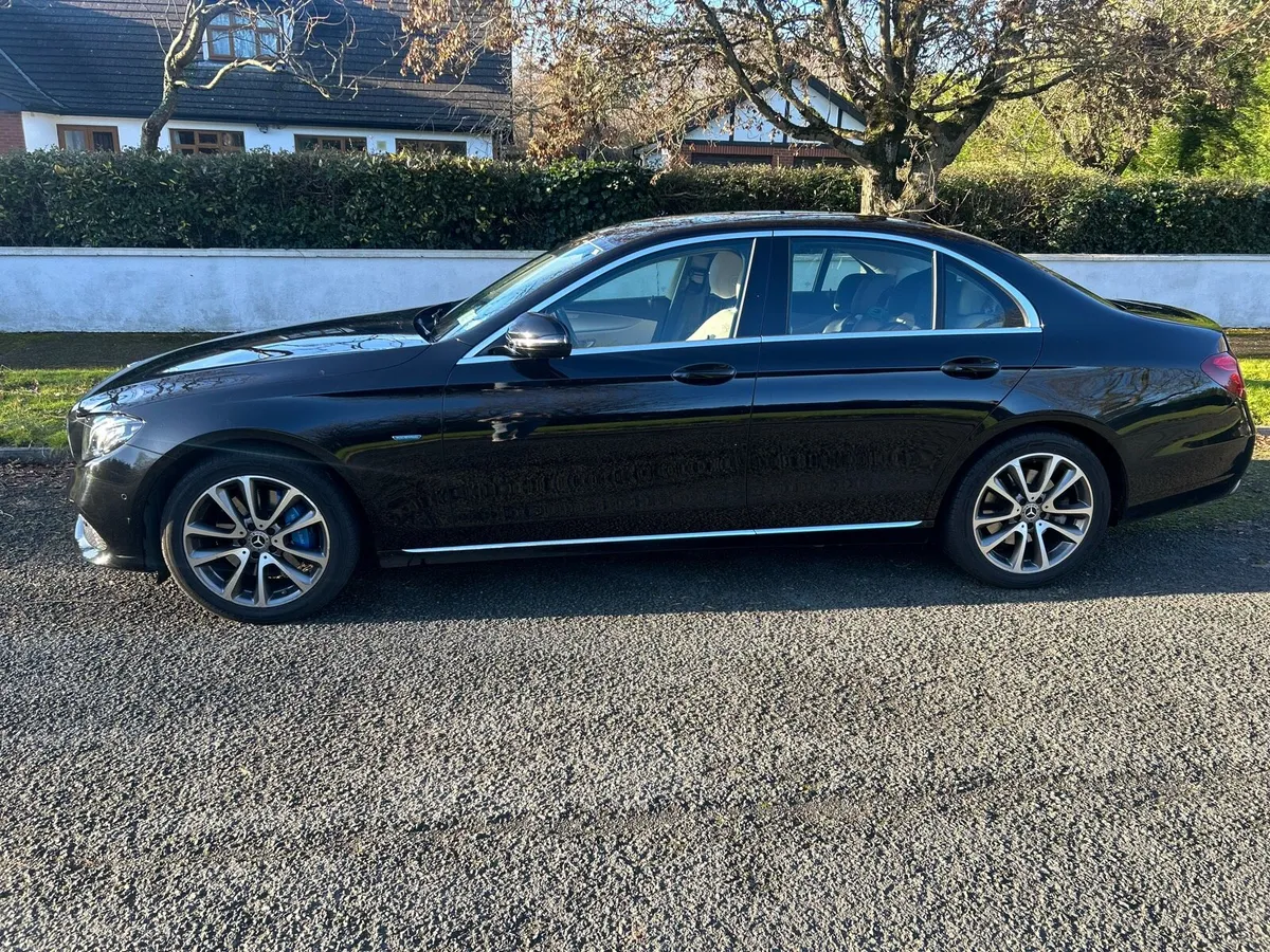 2017 Mercedes-Benz E-Class e350 Petrol Hybrid - Image 4