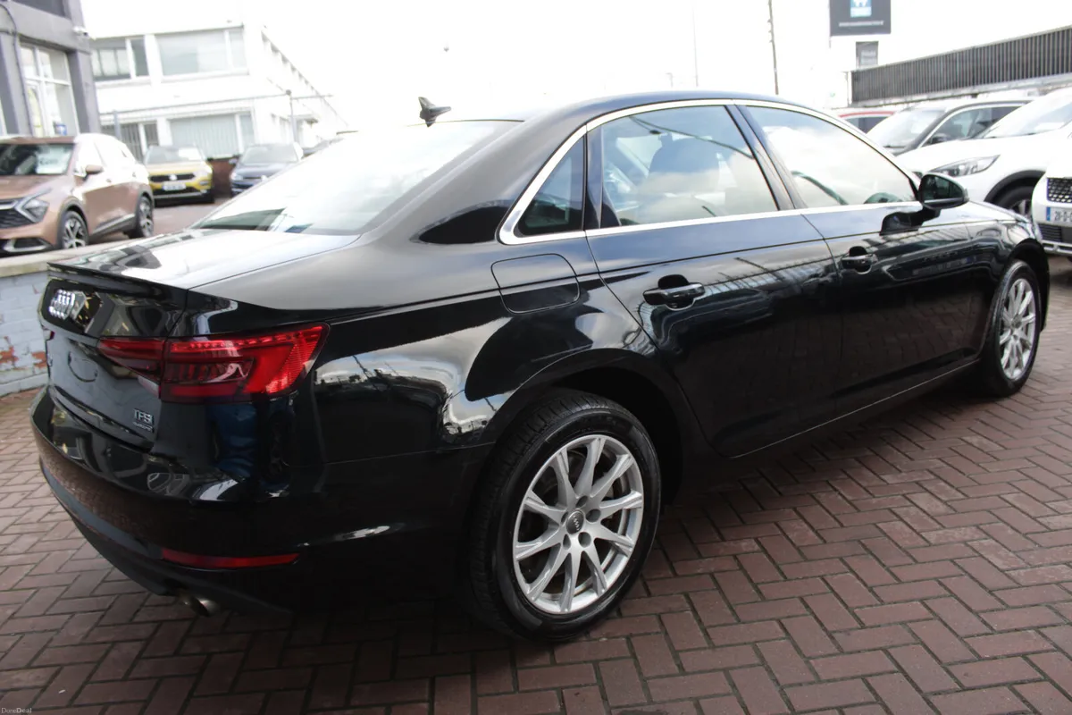 AUDI A4 BLACK 2.0 DIESEL - Image 4