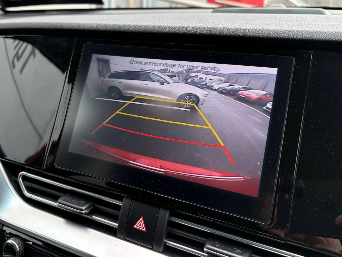 2022 Kia e-Niro 64kwh, Long Range,  CarPlay, 17” - Image 4