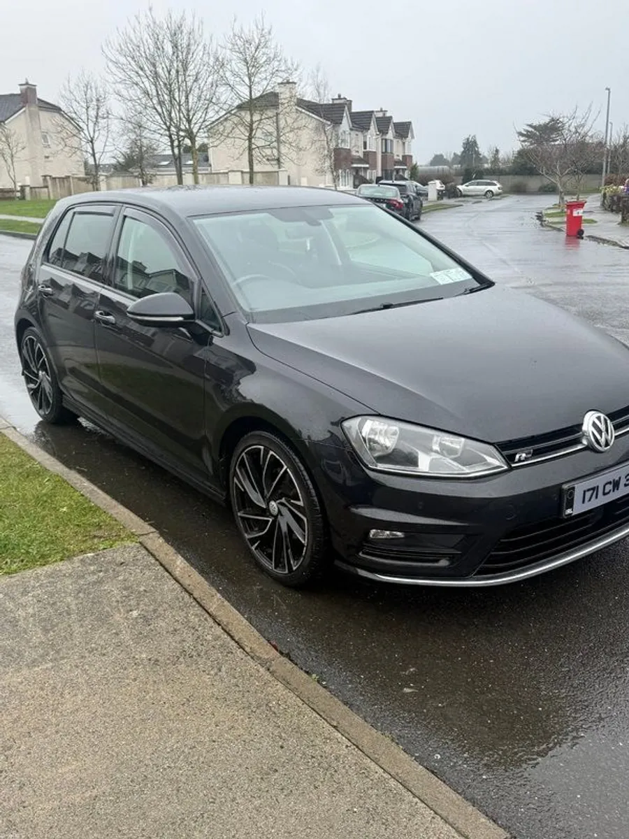 2017 Volkswagen Golf - Image 1