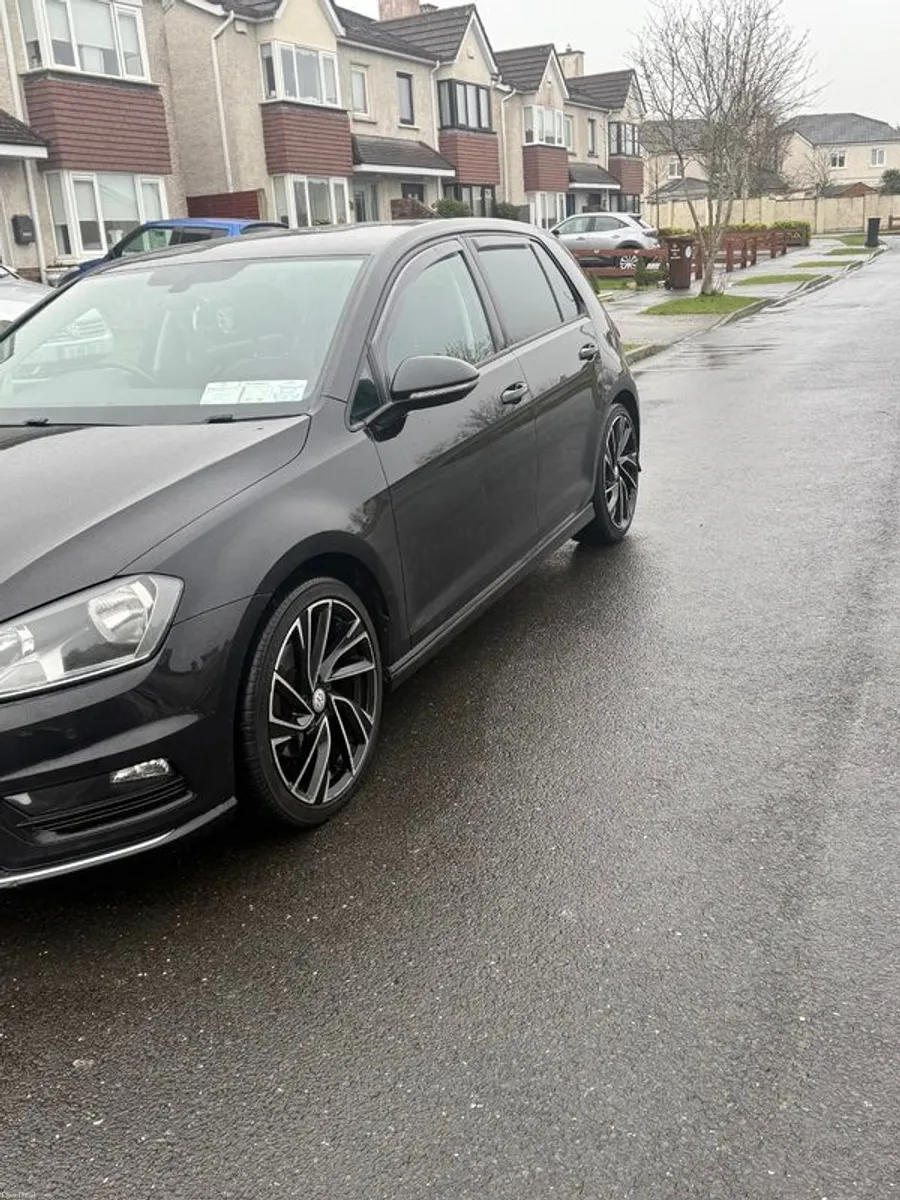 2017 Volkswagen Golf - Image 3