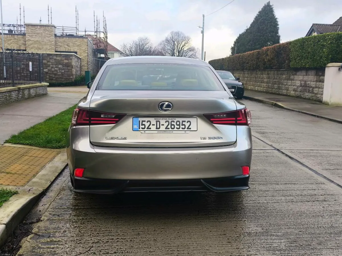 2015 LEXUS IS300H HYBRID - Image 4