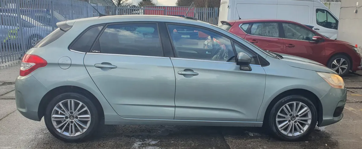 2011 Citroen C4 Manual - Image 4