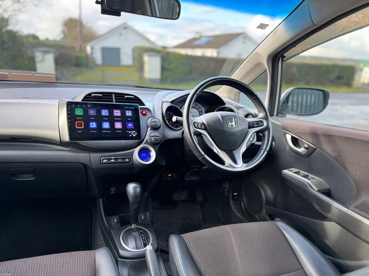 2013 HONDA FIT. LOW MILEAGE. NEW NCT. AUTO 1.3L - Image 4