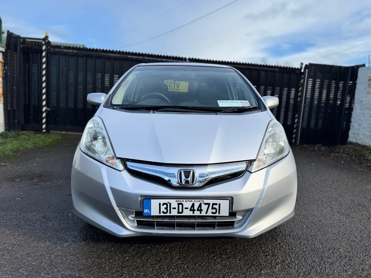 2013 HONDA FIT. LOW MILEAGE. NEW NCT. AUTO 1.3L - Image 2