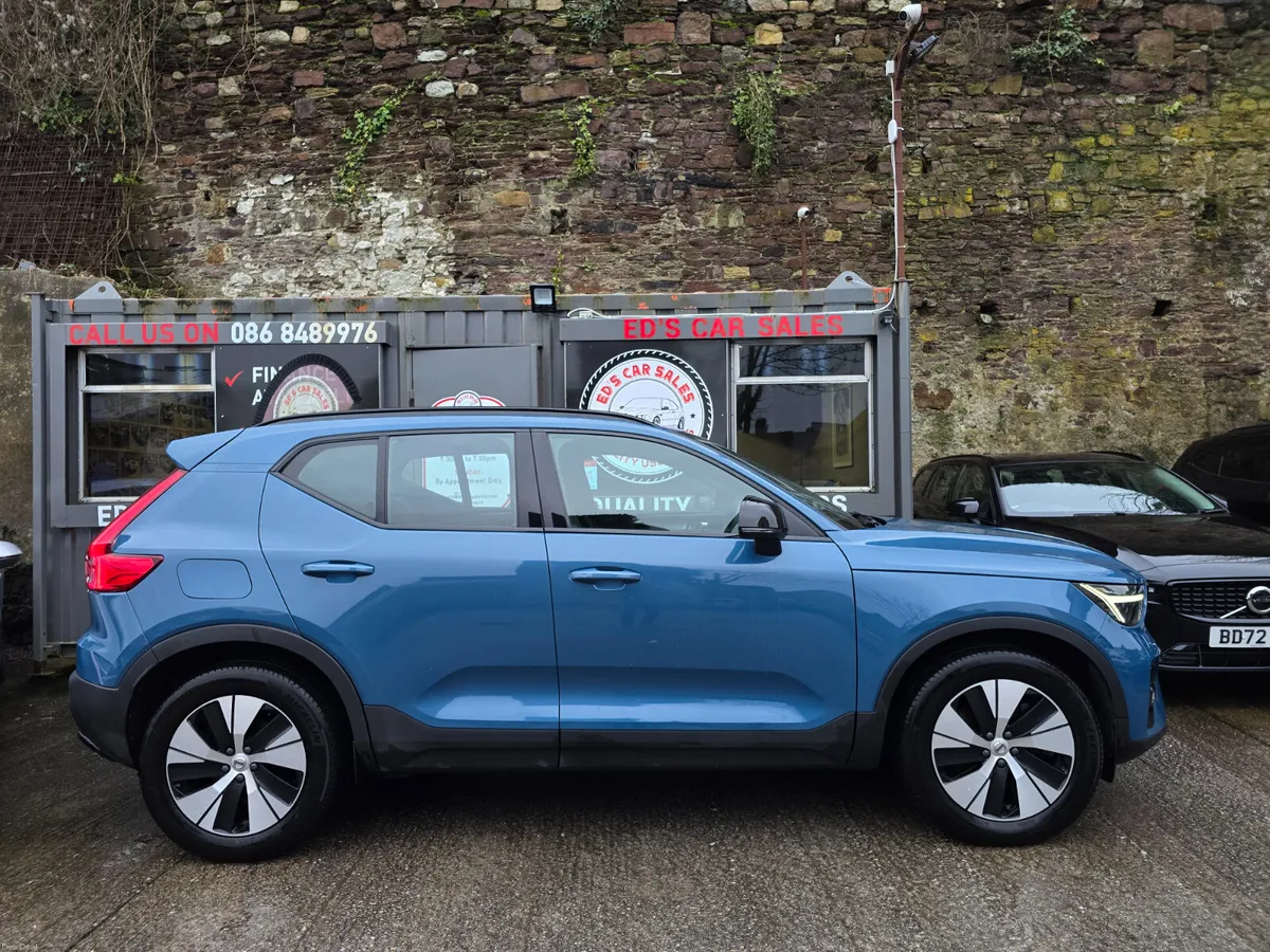 Volvo XC40 1.5 T4 Recharge Plug In Hybrid 2022 - Image 3