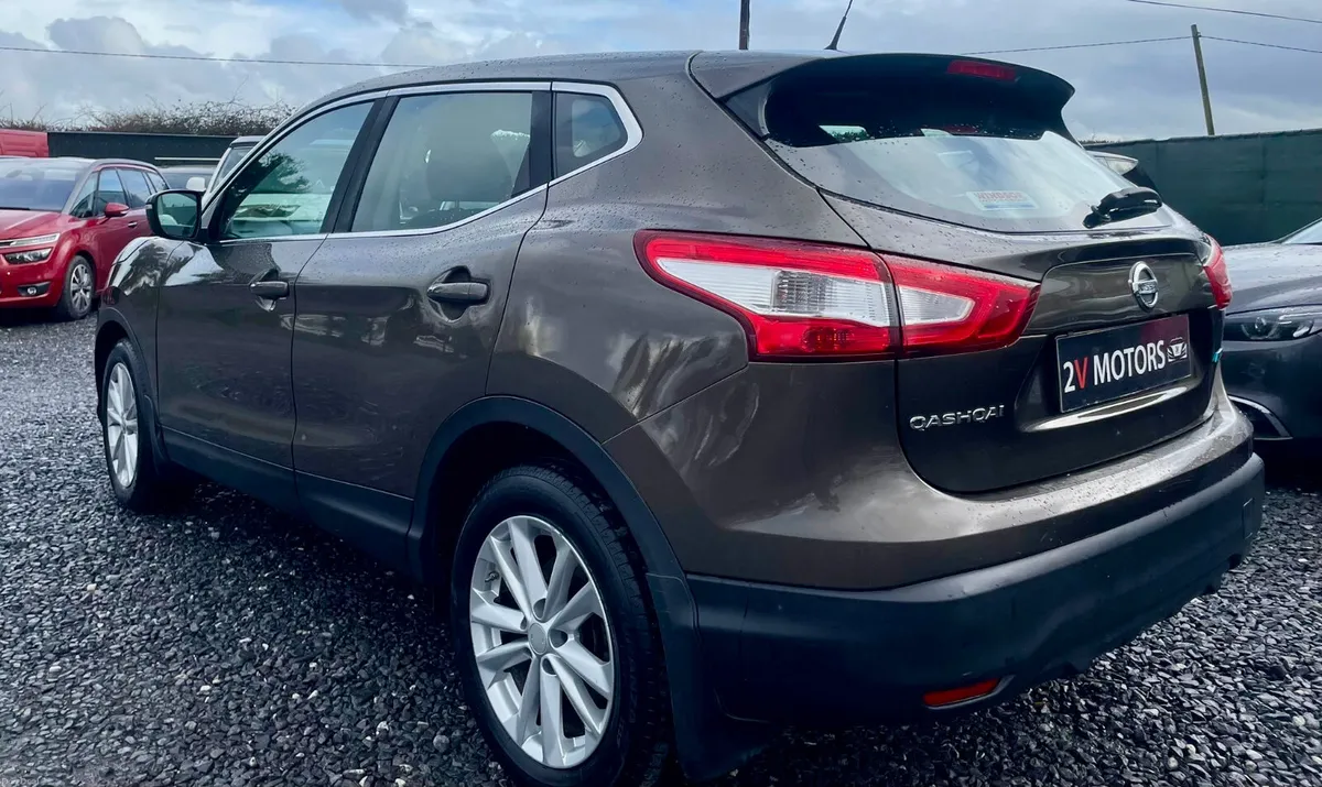 🔵 Nissan Qashqai 1.5 DSL SV 4DR LOW KM - Image 4