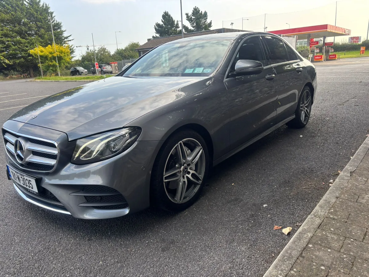 Mercedes-Benz E-Class 2018 E220D AMG AUTO - Image 4